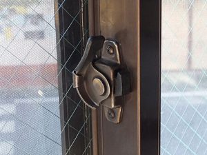 泥棒対策 窓の鍵の交換